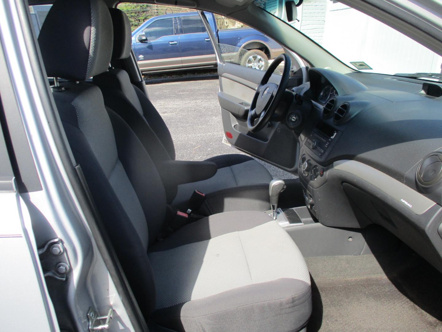 2009 SILVER Chevrolet Aveo5 (KL1TD66E29B) with an 1.6L L4 DOHC 16V engine, AUTOMATIC transmission, located at 540a Delsea Drive, Sewell, NJ, 08080, (856) 589-6888, 39.752560, -75.111206 - Photo#27